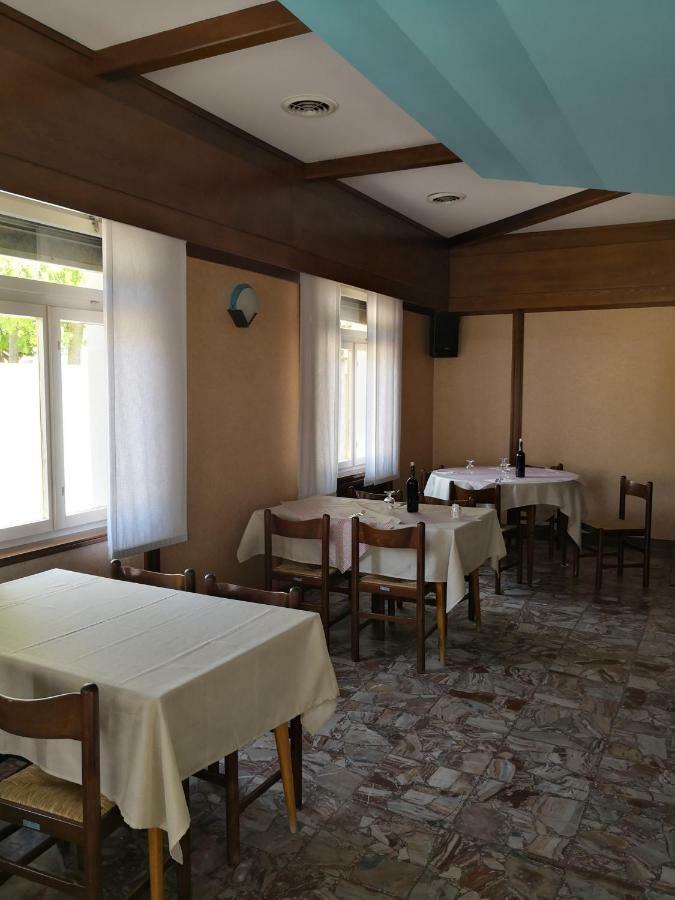 Trattoria Bar Oasi Hotel Pocenia Exterior photo